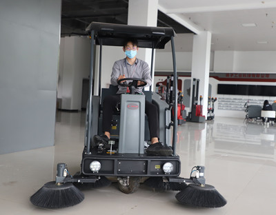 電動(dòng)掃地車 電動(dòng)掃地車